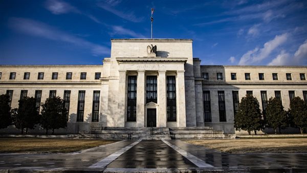الفيدرالي الأمريكي يثبت أسعار الفائدة للمرة السادسة على التوالي